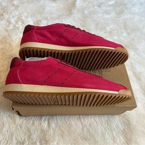 Limited Edition MIRAGE low-top, lace-up sneaker